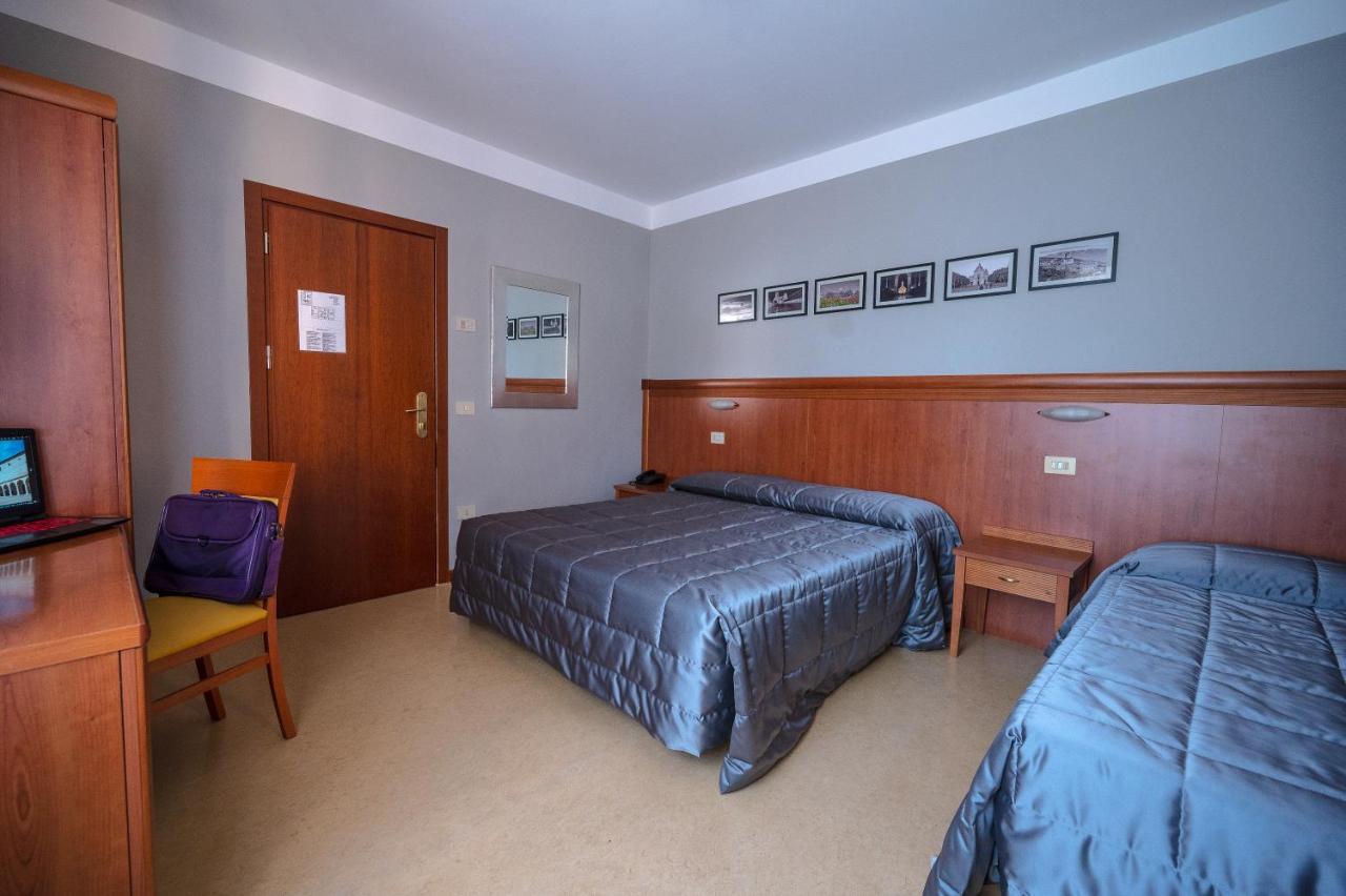 Hotel Moderno Assisi Luaran gambar
