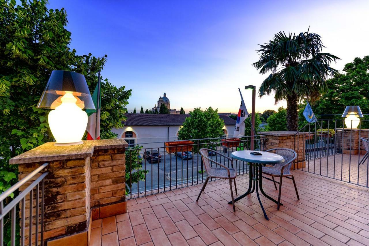 Hotel Moderno Assisi Luaran gambar